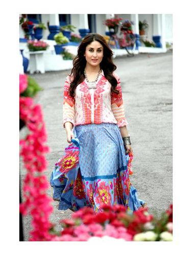 Rawpockets"Kareena Kapoor"Wall posters (PaperBoard,33cmX48cm) - 15732937 - Very Small Image - 1