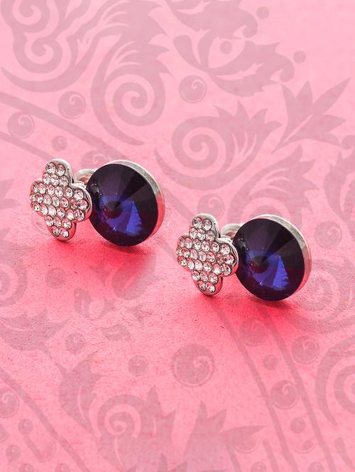 silver metal studs earring - 15735193 - Standard Image - 1