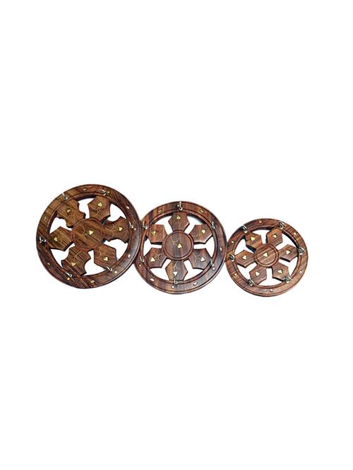 desi karigar round wheel shaped key hangers (set of 3) - 15776102 - Standard Image - 1