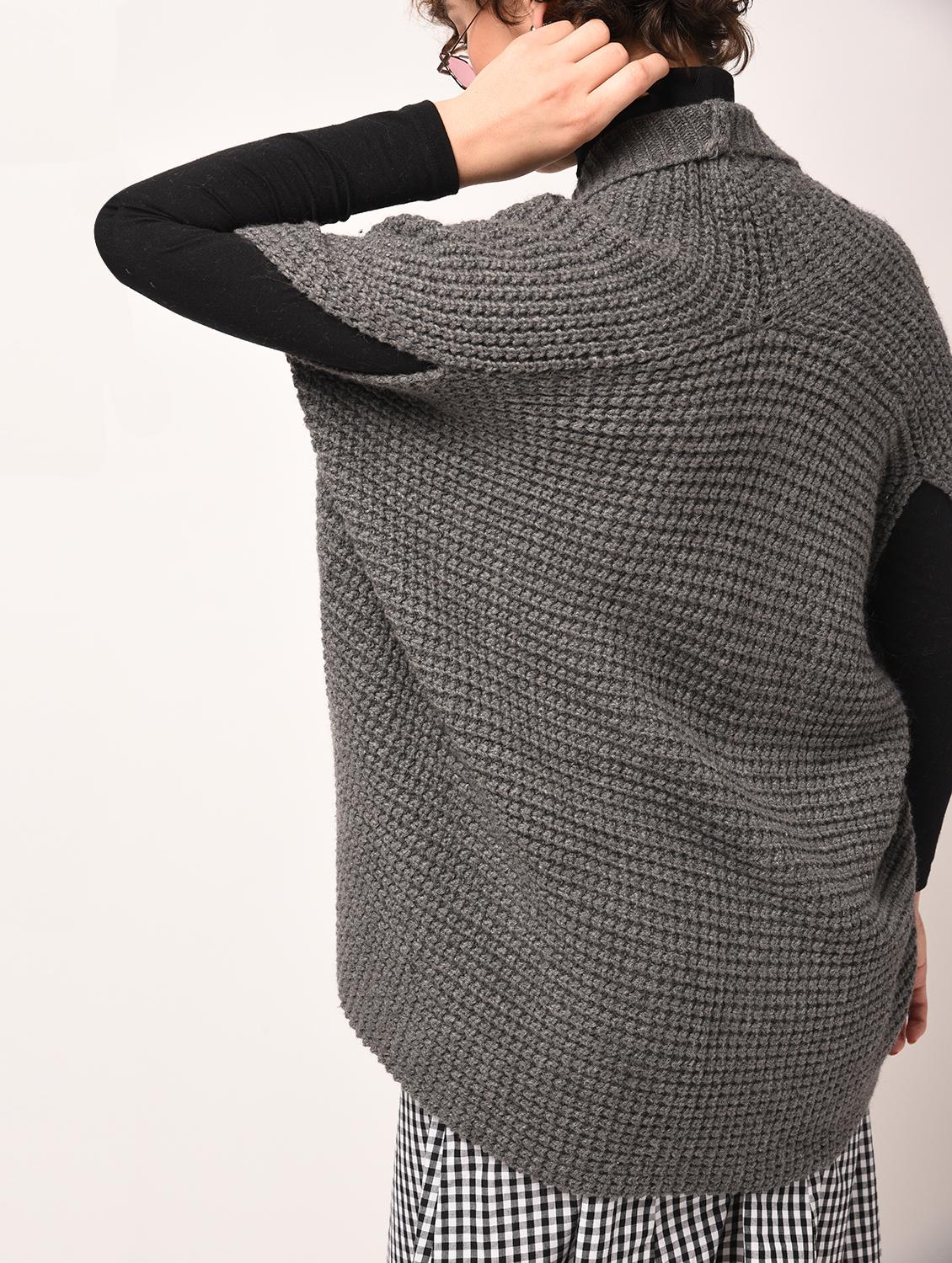 dolman sleeved asymmetric hem shrug - 15801898 - Zoom Image - 3