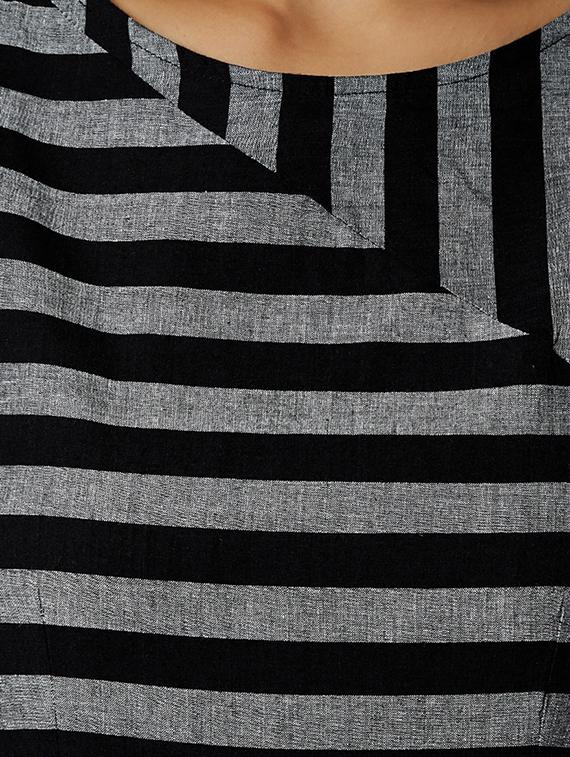 striped grey straight kurta - 15803077 - Zoom Image - 4