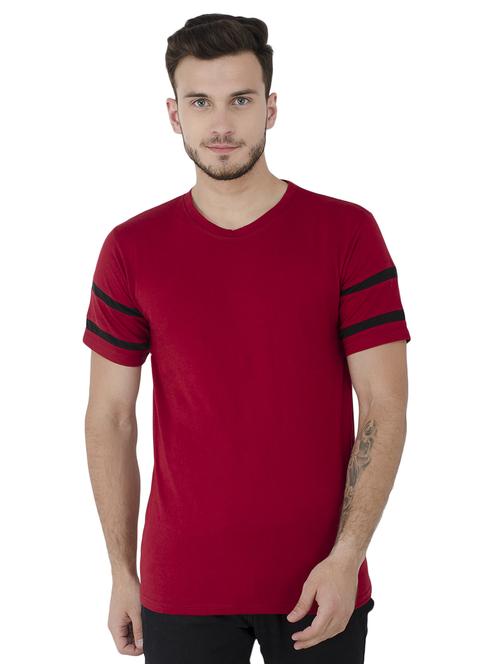 red cut & sew t-shirt - 15822825 - Very Small Image - 1