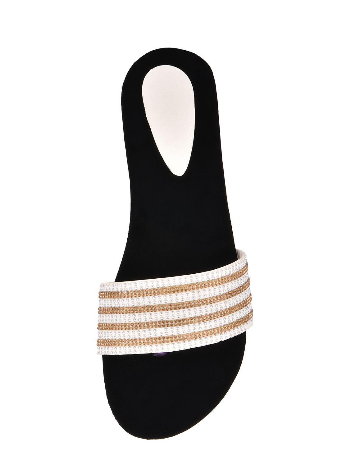 white toe separator sandals - 15846322 - Zoom Image - 3