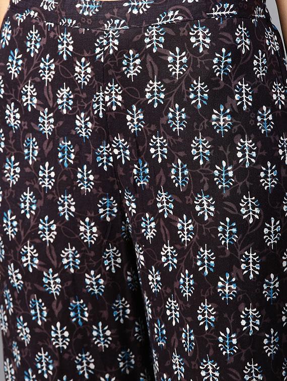 angrakha style kurta with pant set - 15849339 - Zoom Image - 5