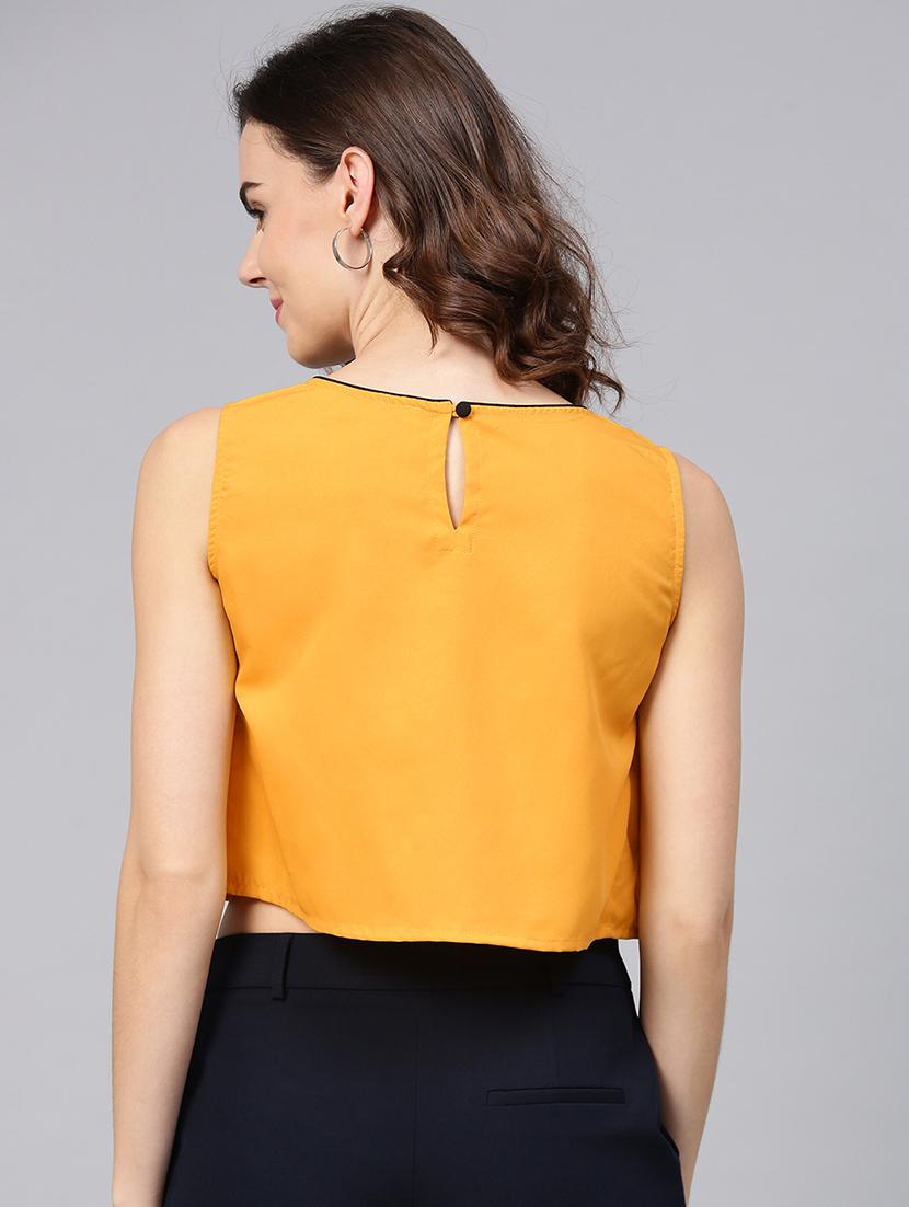 piping detail pleated crop top - 15857196 - Zoom Image - 3