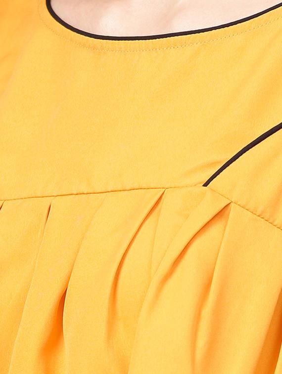 piping detail pleated crop top - 15857196 - Zoom Image - 5