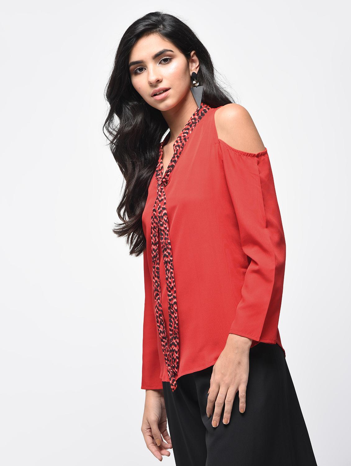 cold shoulder tie knot top - 15864349 - Zoom Image - 1