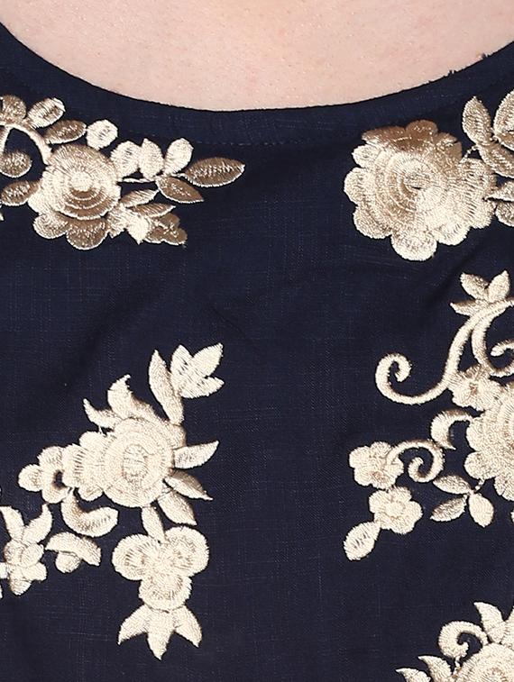 embroidered asymmetric kurta with tassels - 15896938 - Zoom Image - 5