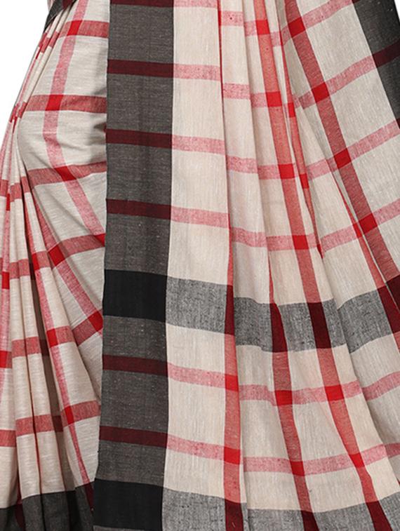 checkered handloom saree with blouse - 15897148 - Zoom Image - 4