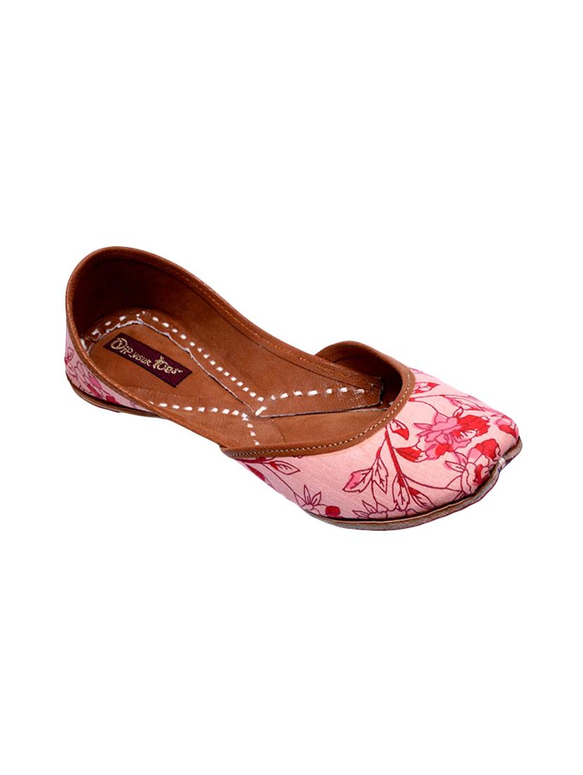 pink slip on jutis - 15897334 - Zoom Image - 1