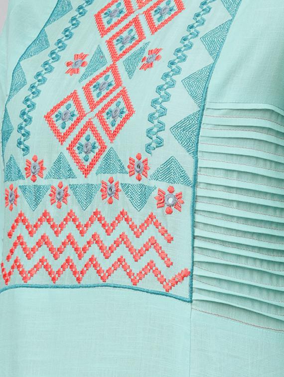 embroidered straight kurta - 15898554 - Zoom Image - 4