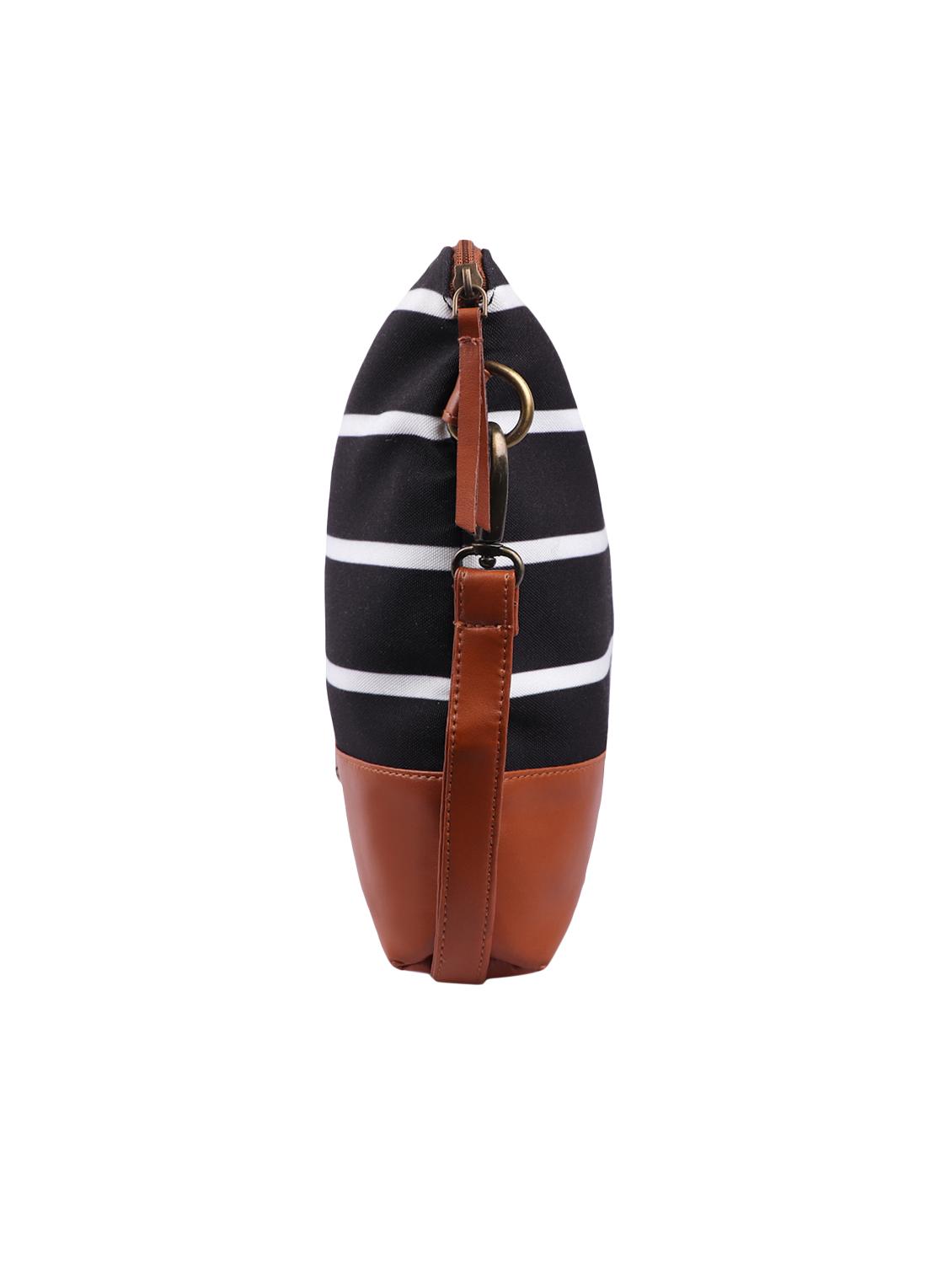 black canvas printed sling bag - 15920752 - Zoom Image - 4