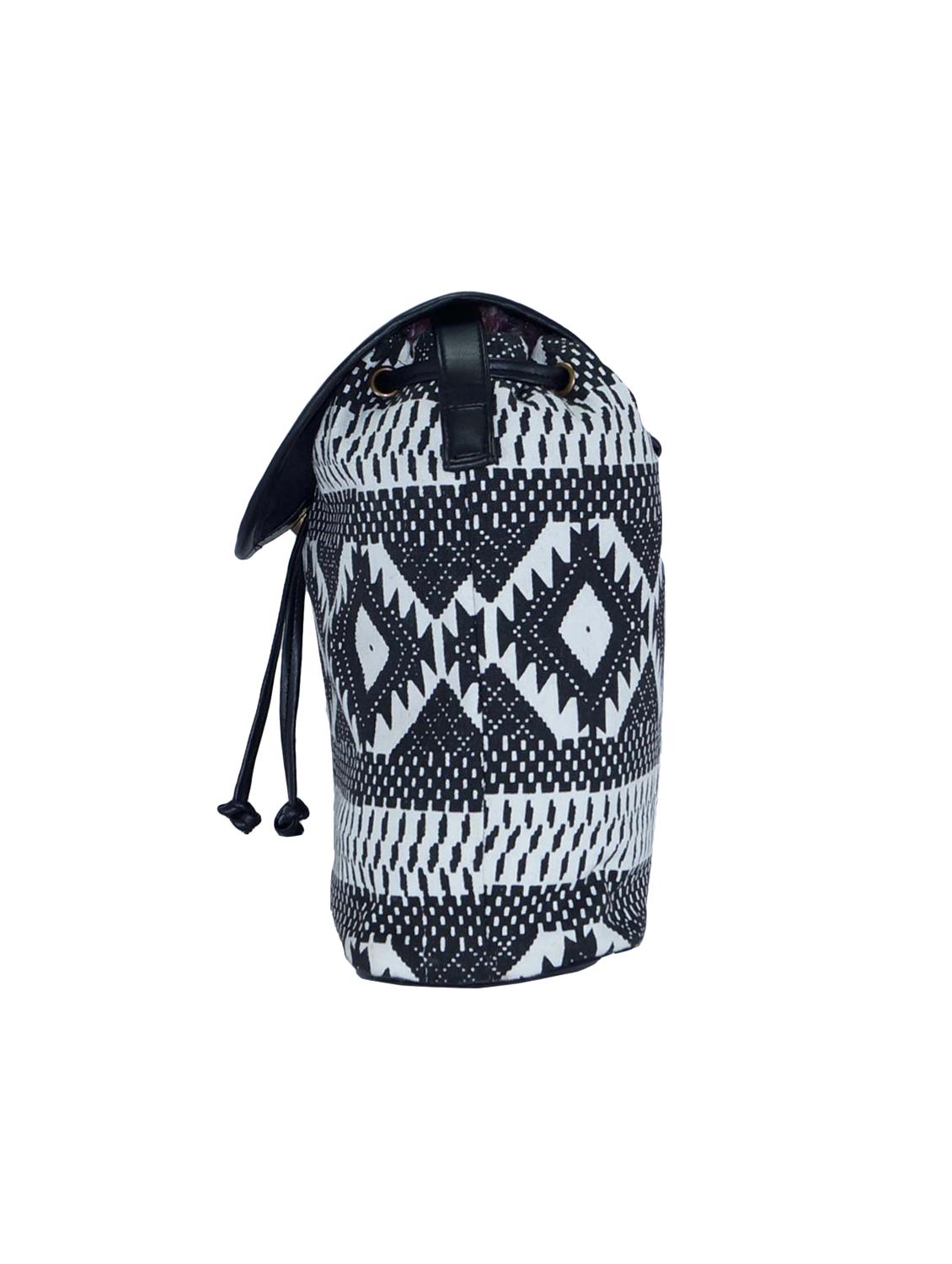 black canvas printed sling bag - 15920775 - Zoom Image - 4