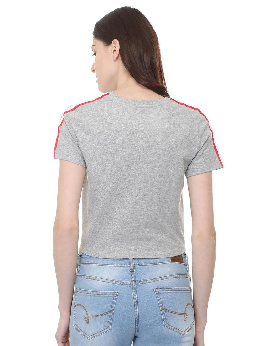 tape detail knot hem crop top - 15922989 - Zoom Image - 2