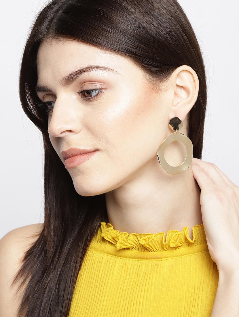 gold brass drop earring - 15933216 - Zoom Image - 3