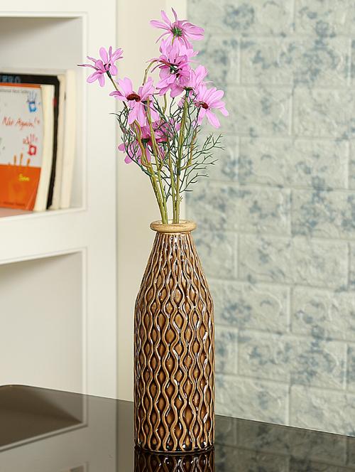 glazed ceramic brown vase - 15938881 - Standard Image - 1