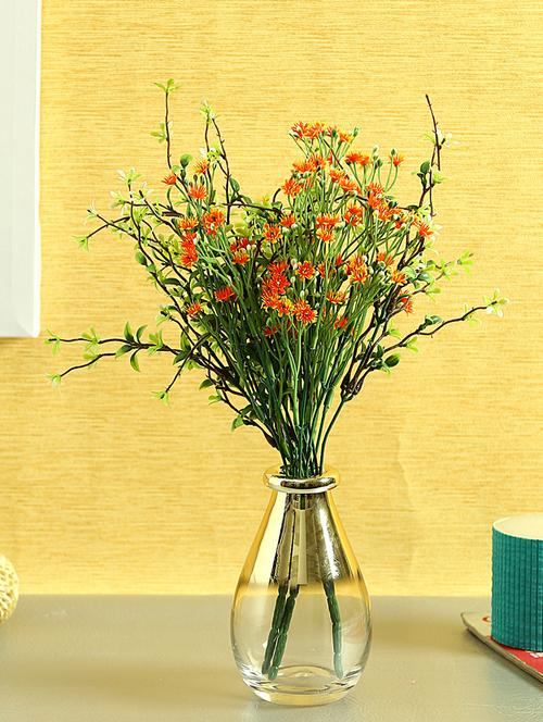 delicate gold polish table vase in glass - 15938987 - Standard Image - 1