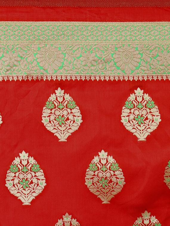 floral zari motif red kanjivaram saree with blouse - 15942389 - Zoom Image - 4