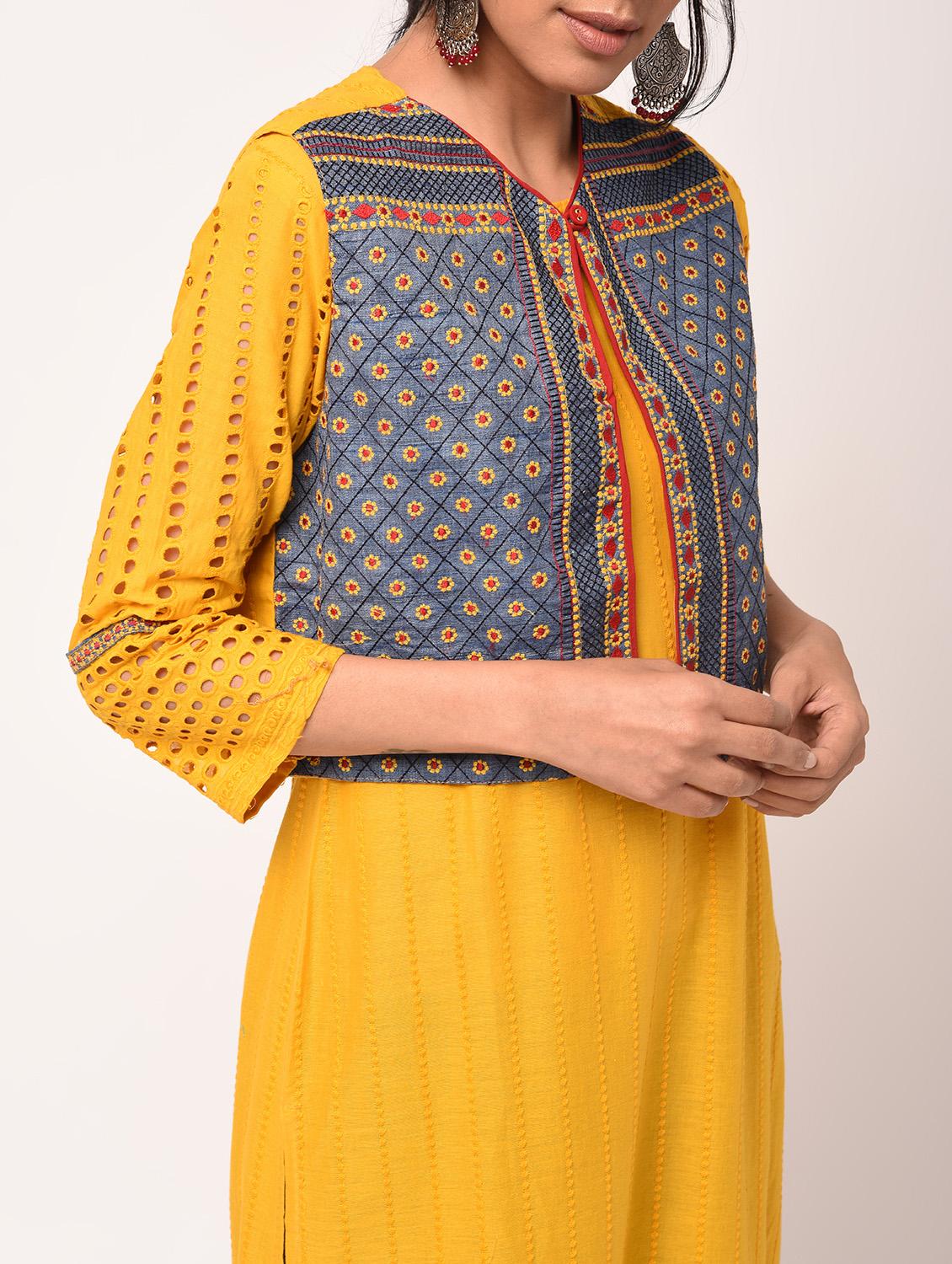 straight kurta with jacket - 15943736 - Zoom Image - 5
