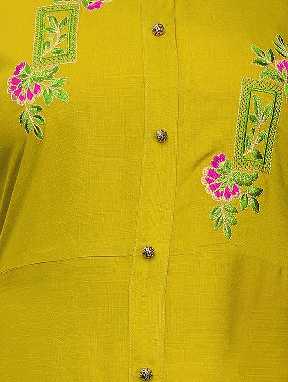 embroidered a-line kurta - 15946187 - Zoom Image - 4