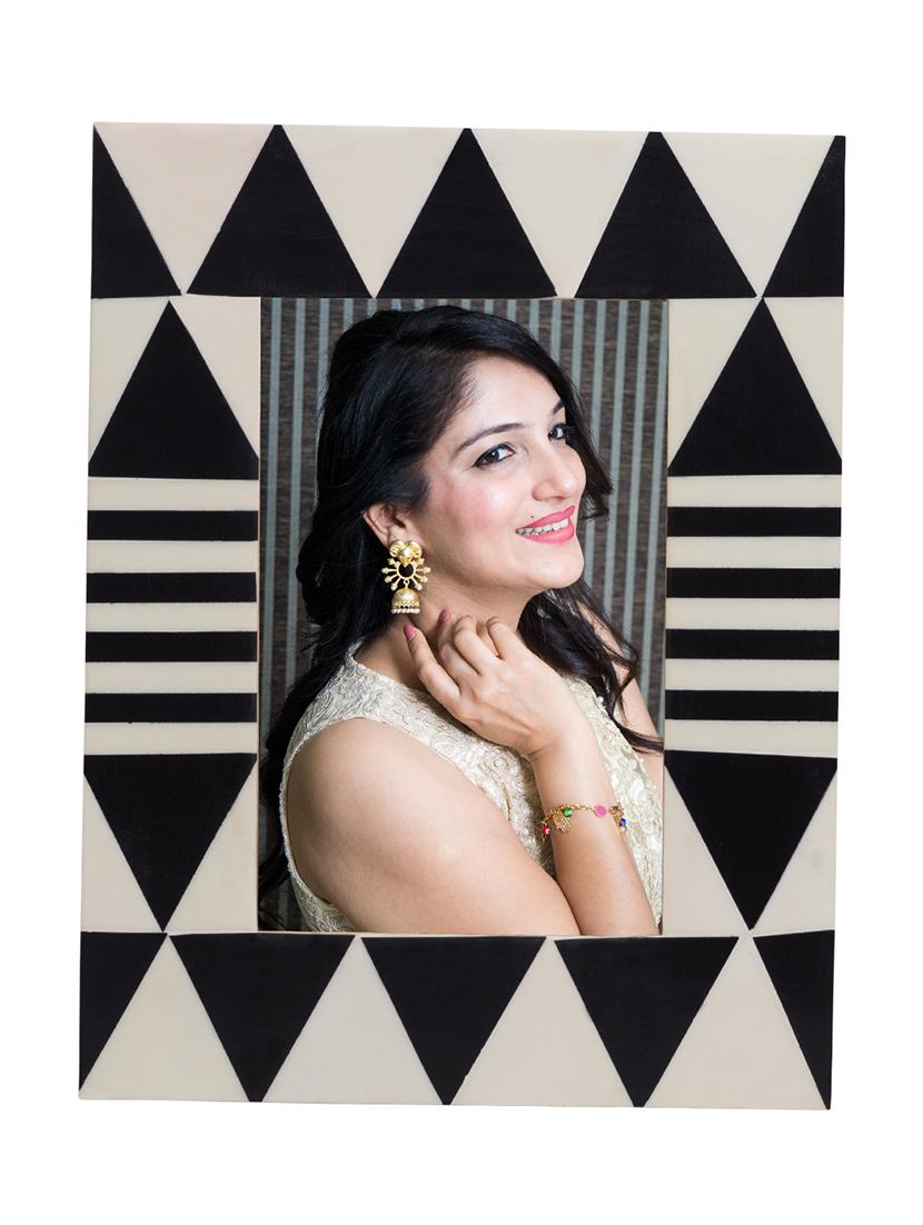 personalized black-white rectangle table top photo frame by golden peacock - 15950019 - Zoom Image - 2