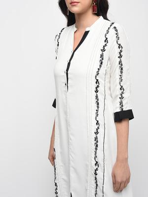 embroidered a-line kurta - 15950748 - Standard Image - 5