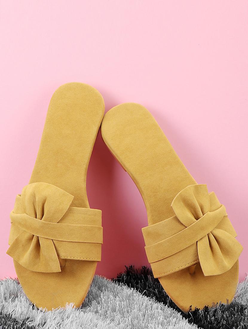 yellow toe separator sandals - 15957337 - Zoom Image - 1