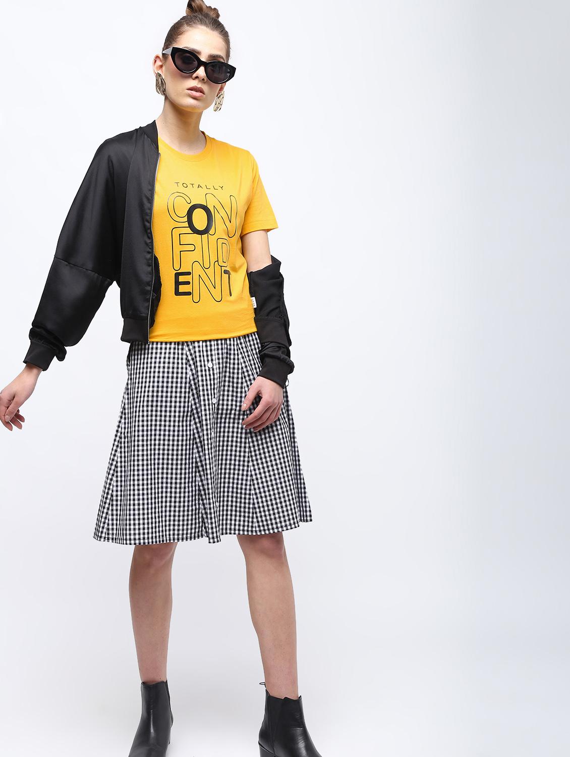 crew neck quirky text tee - 15957361 - Zoom Image - 2