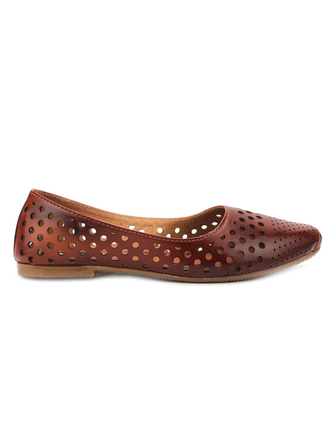 brown slip on jutis - 15967692 - Zoom Image - 2