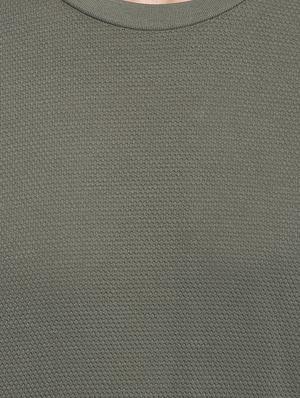 green solid t-shirt - 15974125 - Standard Image - 4