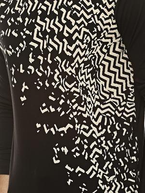 black front print t-shirt - 15988661 - Standard Image - 5