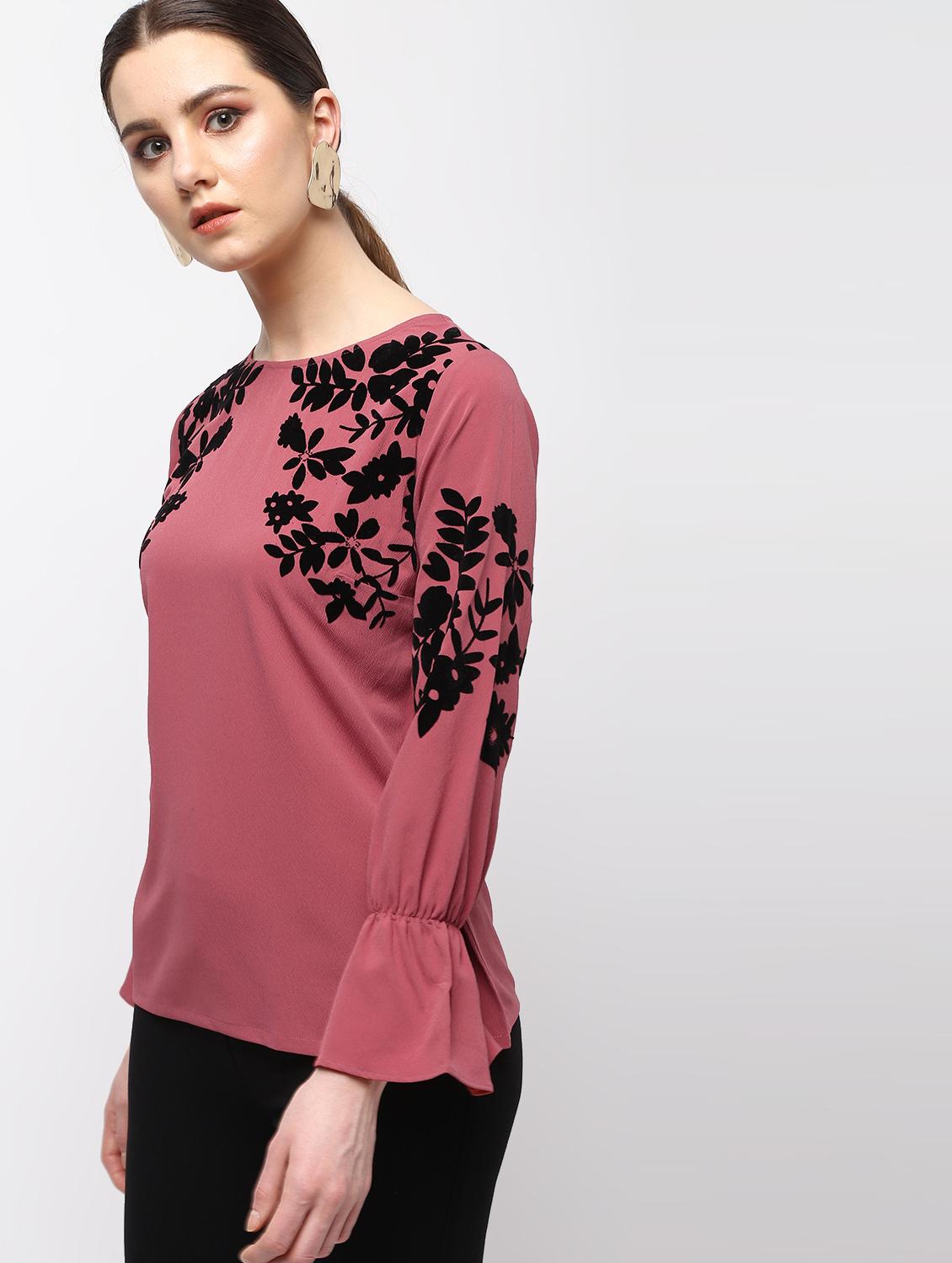 graphic print bell sleeved top - 15989996 - Zoom Image - 2
