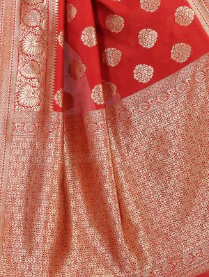 floral zari motif red banarasi saree with blouse - 15997967 - Standard Image - 4