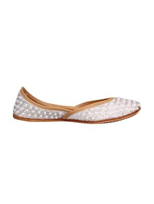 white slip on jutis - 15998400 - Standard Image - 2