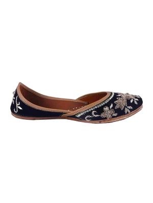black slip on jutis - 15998408 - Standard Image - 2