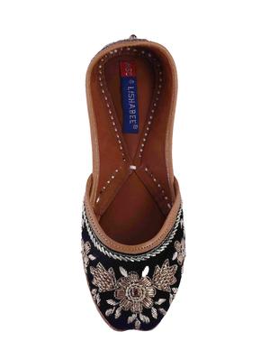 black slip on jutis - 15998408 - Standard Image - 4