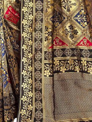 floral zari motif gold banarasi saree with blouse - 16007977 - Standard Image - 2