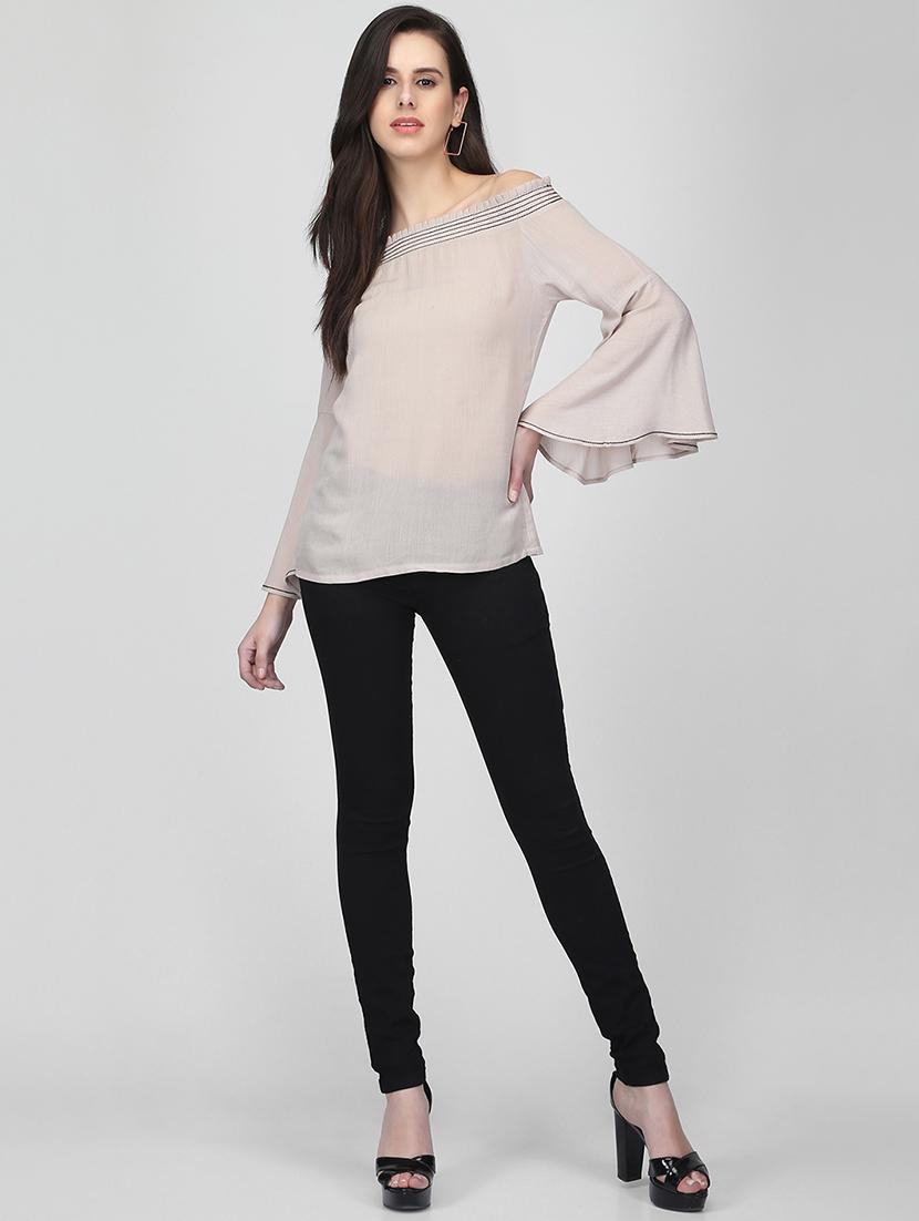 off shoulder bell sleeved top - 16013510 - Zoom Image - 4