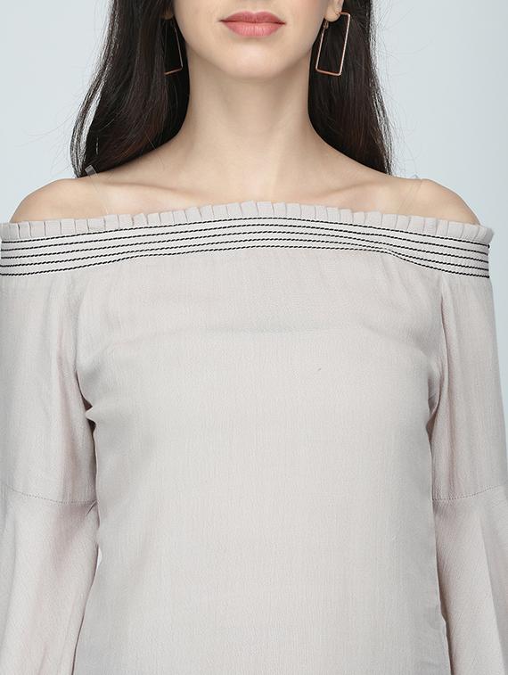 off shoulder bell sleeved top - 16013510 - Zoom Image - 5