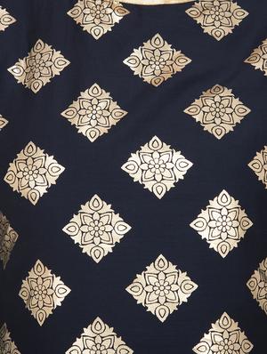 layered foil print kurta - 16019740 - Standard Image - 4
