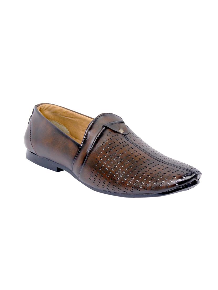 brown leatherette slip on jutis - 16059728 - Zoom Image - 1