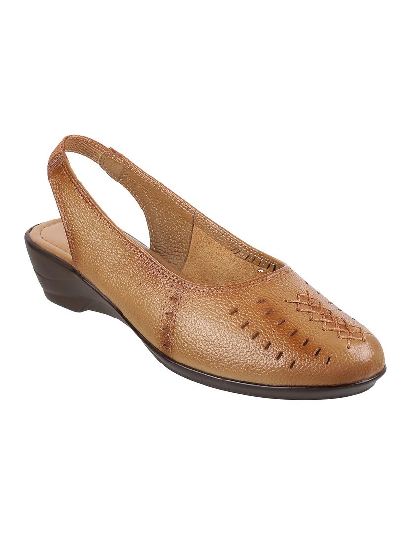 beige back strap sandals - 16082756 - Zoom Image - 1