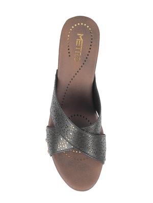 black platforms sandals - 16083917 - Standard Image - 4