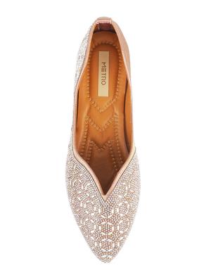 tan slip on jutis - 16084357 - Standard Image - 4