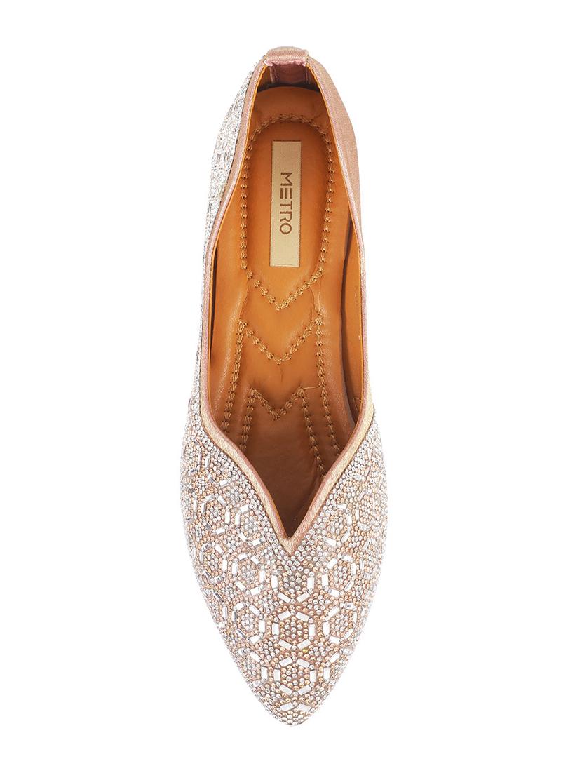 tan slip on jutis - 16084357 - Zoom Image - 4