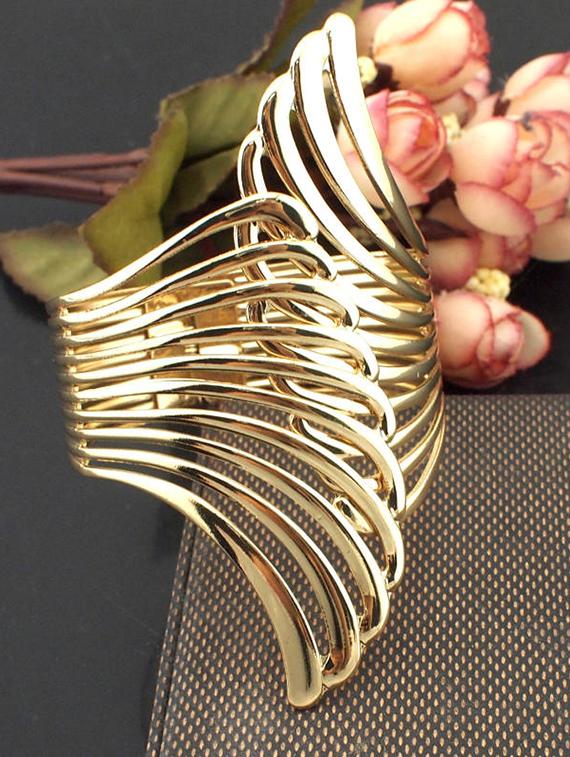 gold metal cuffs bracelet - 16100976 - Zoom Image - 2