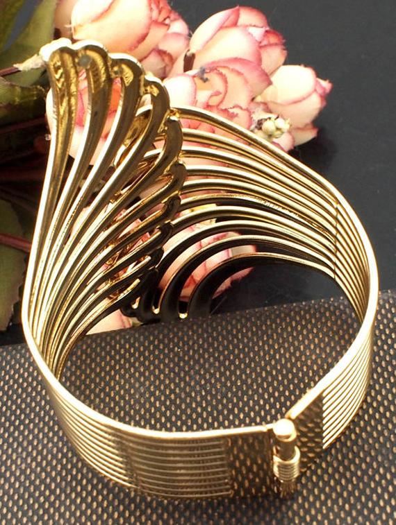 gold metal cuffs bracelet - 16100976 - Zoom Image - 3