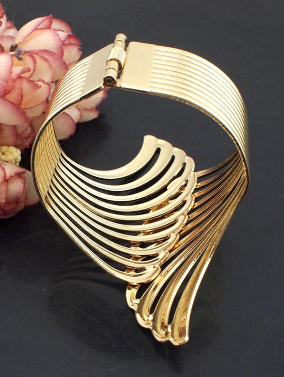 gold metal cuffs bracelet - 16100976 - Zoom Image - 4