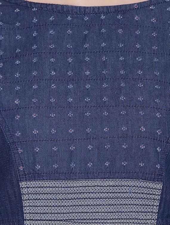 patchwork denim straight kurta - 16113957 - Zoom Image - 4