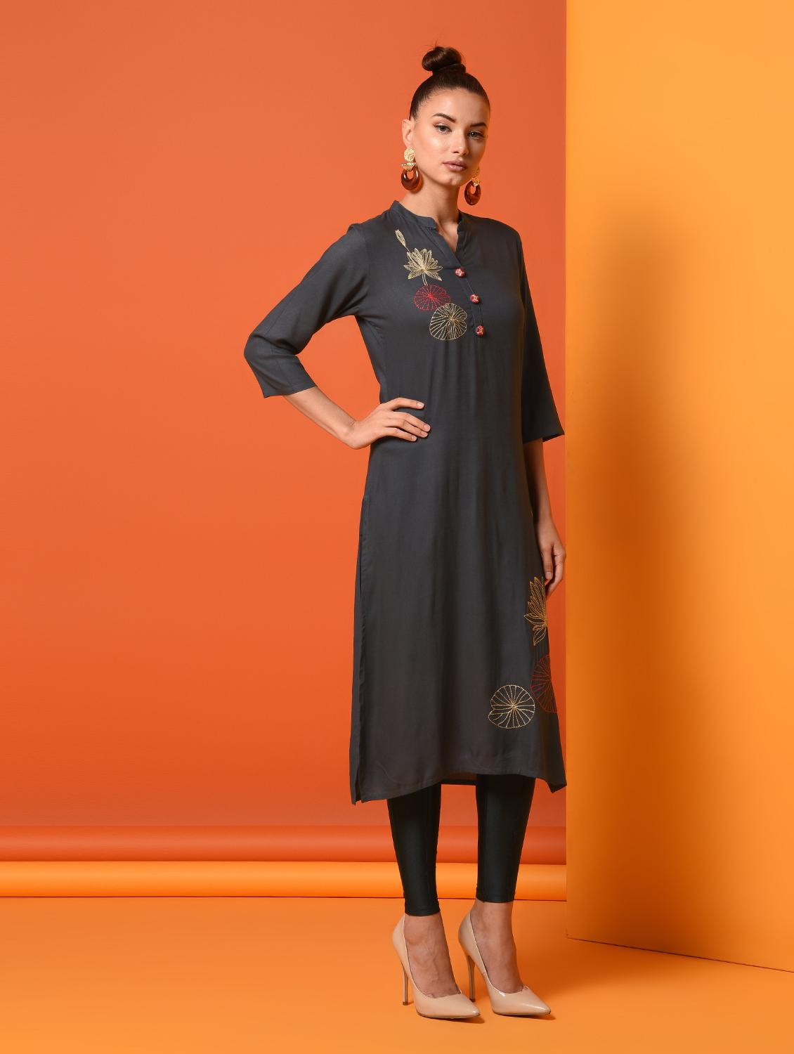 embroidered straight kurta - 16124507 - Zoom Image - 2